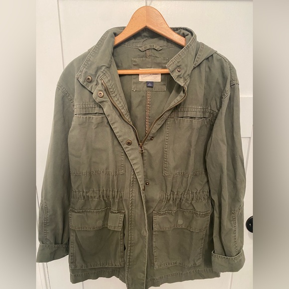 Universal Thread Coat - Picture 1 of 4